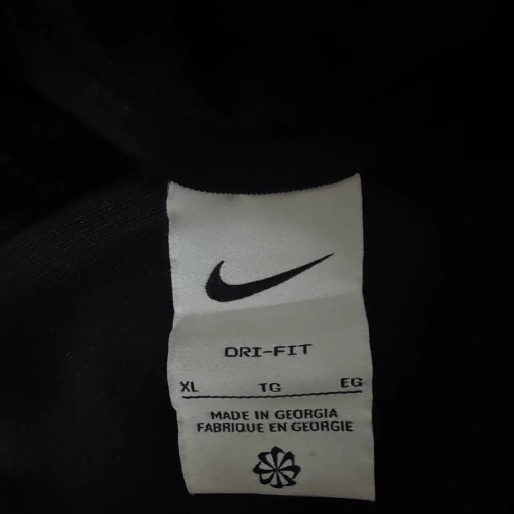 Nike black F.C. hoodie Dri-Fit Size Boys XL - Picture 3 of 3